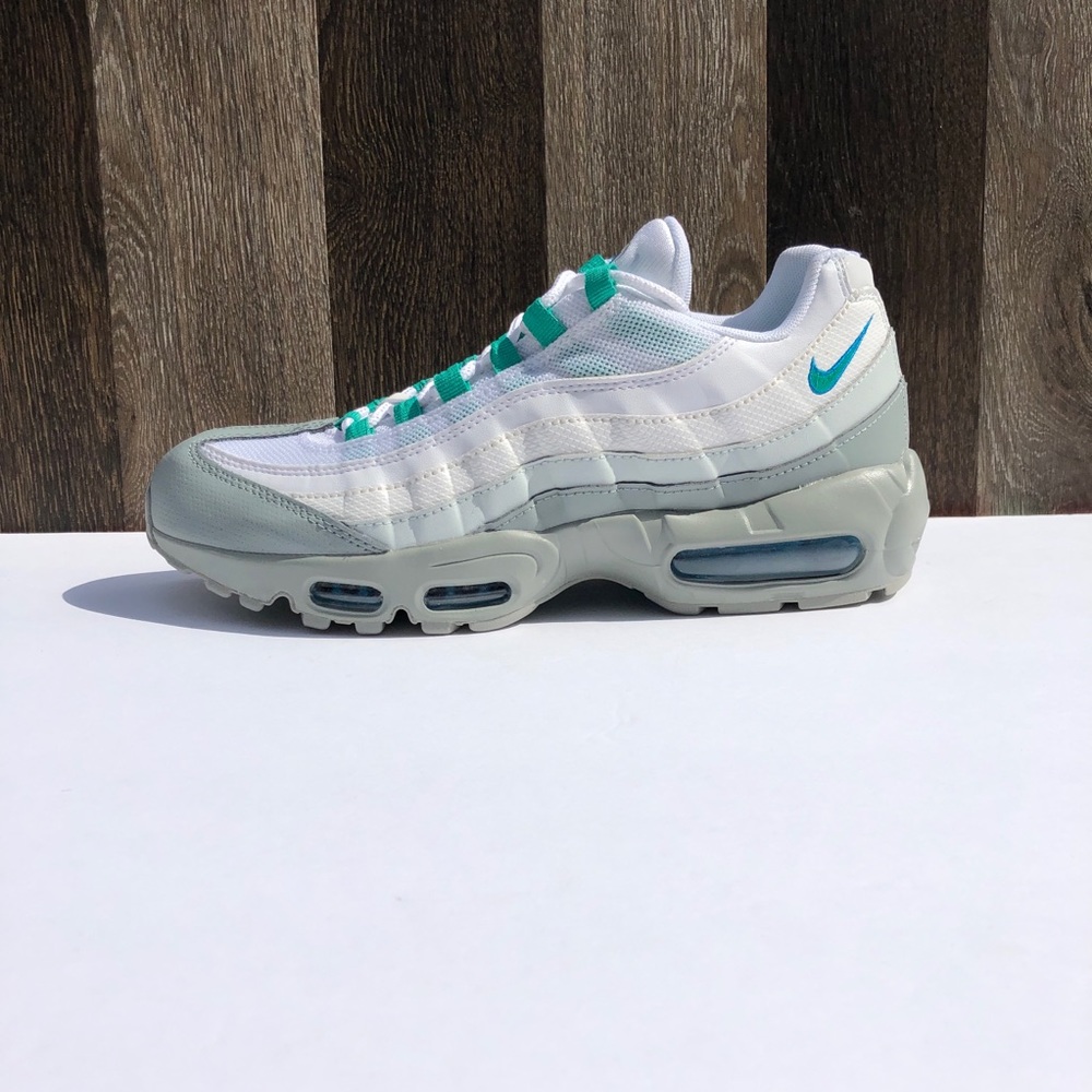 NEW Nike Air Max 95 Essential